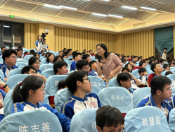 青少年大型课程现场